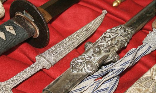 Swords Knives Bayonets